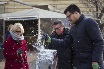 Ice Carving, Creative activity for group events, Corporate event team building