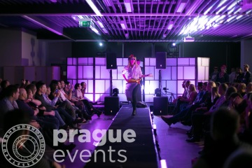 Indoor team building program