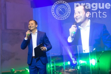 Professional moderator