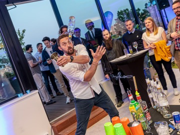 bartender cocktail show